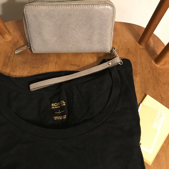 Michael Kors Wrist Wallet - Picture 4 of 6